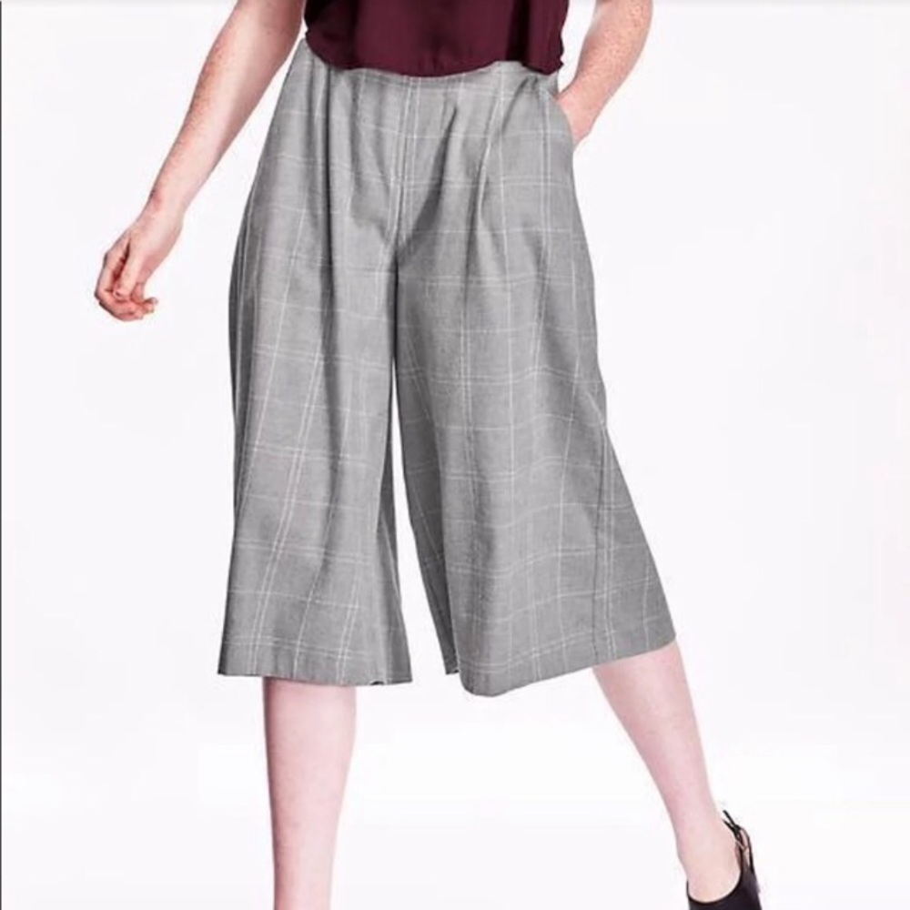 High rise pleated culottes- NWOT